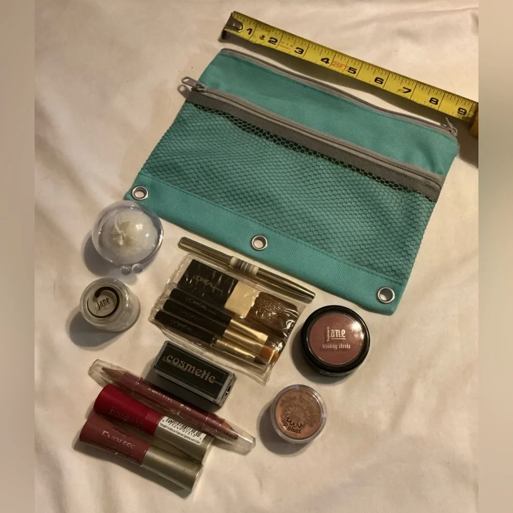NWT Turquoise 13 pc Makeup Pouch w/ Assorted Cosmetics & brushes